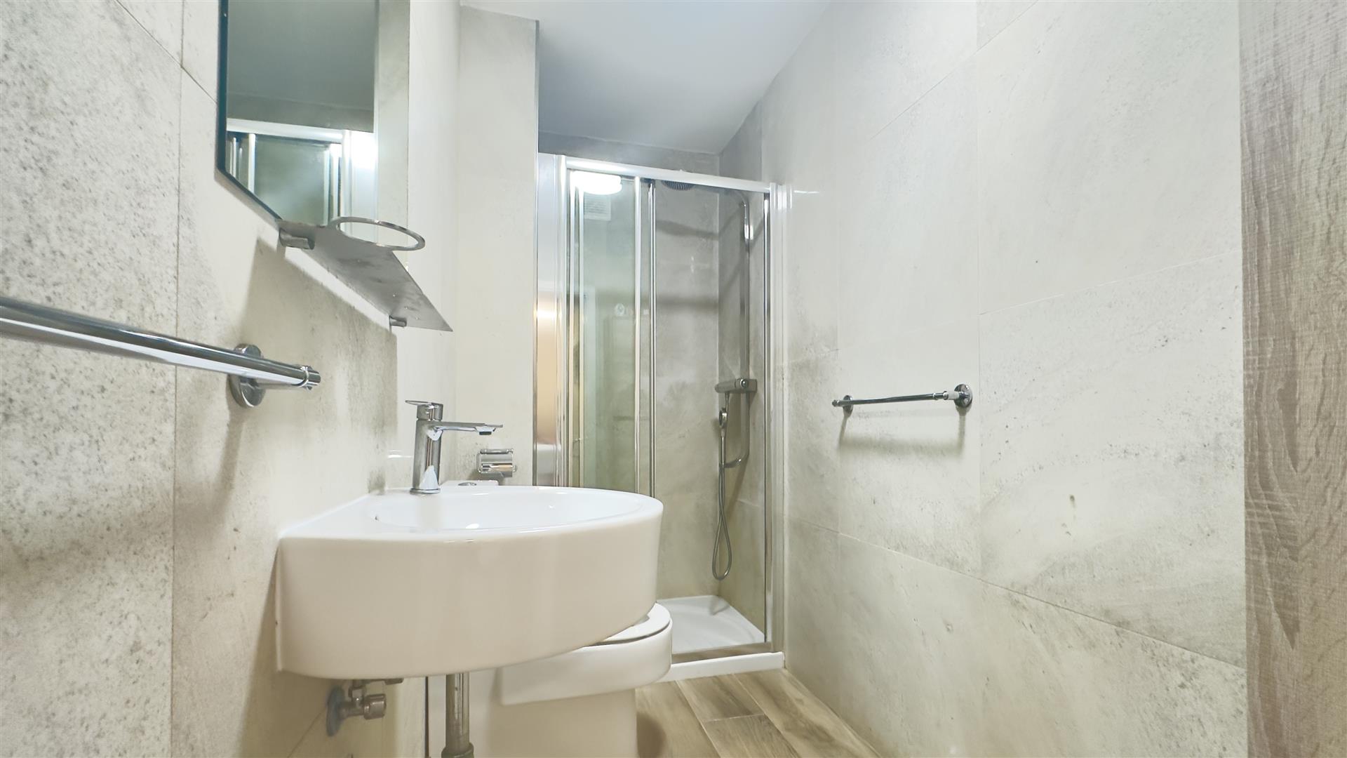 Image of Apartment - 2 Bedrooms - 2 Bathrooms for Sale in South District-Gibraltar, Image 10